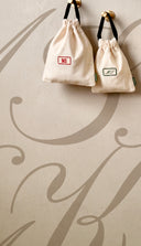<p>TAMAMEN SİZE AİT</p><p><em>'Initials'</em></p>