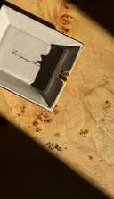 <p><em>Kül Tablası</em></p><p>YENİ RENKLER</p>